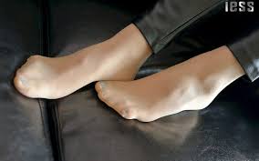 小C 丝足便餐Vol.62 《肉丝足底》[IESS异思趣向]美丝美腿美图P.8 -内衣丝袜-爱看尤物图www.akywt.com