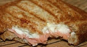 Un Classique Du Temps Des Fetes Des Poupounes Au Caramel Croque Monsieur Snacks Food