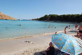 Dugi otok (long island) is the seventh largest island in the adriatic sea, located in dalmatia region, west of zadar. Menu Icon Willkommen Menu Icon Wohnungen Menu Icon Verunic Menu Icon Veli Rat Menu Icon Soline Menu Icon Bozava Menu Icon Sali Menu Icon Strande Menu Icon Ausfluge Und Sehenswurdigkeiten Menu Icon Kornati Park Menu Icon Angeln