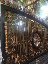 Pintu besi rumah tentunya memiliki hal yang berharga, untuk itu melindungi isinya menjadi prioritas utama. 350 Ide Pagar Besi Tempa Pagar Besi Tempa Besi Pagar