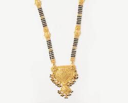 This latest mangalsutra design has four chains on each side with beads in the new pattern of gold mangalsutra design is surely refreshing. 15 Latest Gold Mangalsutra Designs 2019 With Pictures