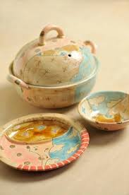 クレヨンで絵付けをする ほっこり優しい陶芸たち clay note 北海道likers 陶芸 陶芸 絵付け クレヨン