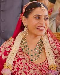 A timeless bridal moment ✨ Swipe to see the full look of this gorgeous  bride in all her royal charm 💫 Elegance, tradition, and grace — all  wrapped in one beautiful bride.