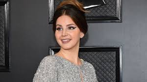 Lana del rey has one of the most enigmatic personalities of modern pop, and it's won her one of the most devoted audiences of the 2010s. Lana Del Rey Reads One Of Her Poems Aloud On Social Media Vanity Fair