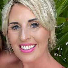 Lisa Johnstone's Instagram, Twitter & Facebook