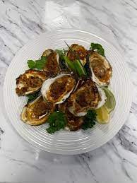 Ostras Al Horno Con Salsa De Ajo Cantones The Social Shell