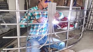 Eye catching staircase railing design made of stainless steel, the interior stair railings in modern style gives the staircase design an elegant look. Stainless Steel Extinguish For Curved Balcony Railing The Acceptable Procedure To Get Metal Curved Round Balcony Railing Downloadnow