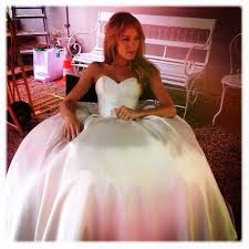 Du bist auf der suche nach dem idealen brautkleid? Elodie Fontan Hochzeitskleid Im Film Monsieur Claude Und Seine Tochter Perfekt Kleider Hochzeit Hochzeitskleid Hochzeit