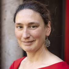 Barbara Titus's Instagram, Twitter & Facebook