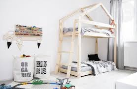 Hochbetten Holzhaus Bett Fur Kinder Talo D9 90x180 Ein Designerstuck Von Plusdom Bei Dawanda Chambre Enfant Lits Mezzanine Lit Maison