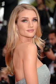 The Best Celebrity Highlights To Get For Summer Strawberry Blonde Hair Cool Hairstyles Cool Hair Color