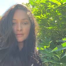 Lindsey Renner's Instagram, Twitter & Facebook