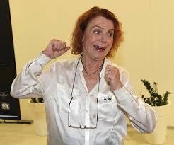 Na konci show zazpívá herec igor režie: Smutne Priznani Ivy Janzurove 75 Rodice Ji Nechteli Blesk Cz