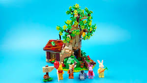 A horizontal studio shot of the disney character winnie the pooh shot on a blue background. Lego Ideas 21326 Winnie The Pooh Exklusiv Set Ist Neu Erhaltlich Update Zusammengebaut