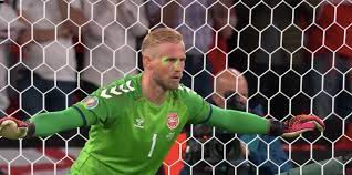 Kasper schmeichel earns £130,000 per week, £6,760,000 per year playing for leicester city as a gk. Lwnl Dpwt0msjm