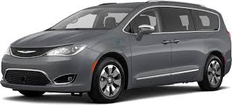 The chrysler pacifica is a minivan being produced by the chrysler division of stellantis. 2020 Chrysler Pacifica Hybrid Reviews Pricing Specs Kelley Blue Book