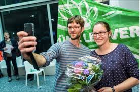 Kilian baumann je synem ruedi a stephanie baumannové , prvního páru švýcarské národní rady, a mladšího bratra filmaře simona baumanna. Biobauer Kilian Baumann Ist Grossrat Auswandererblog