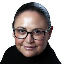 Rachael Comer's Instagram, Twitter & Facebook