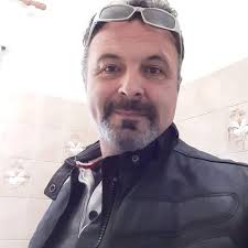 quei giorni perduti a ricorrere il vento, a chiederci un bacio e volerne  altri cento …