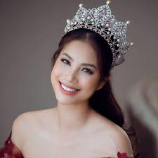 Không ồn ào chẳng phô diễn, Phạm Hương vẫn được gọi 'Hoa hậu quốc dân'