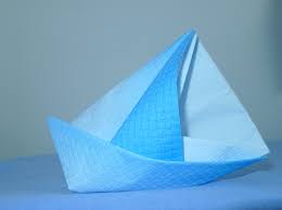 Un des plus classique, est le pliage serviette noel, vous trouverez ici de nombreux tutoriels expliqués pour réaliser un pliage de serviette papier pour noel. Pliage De Serviette De Table En Forme De Bateau De Voilier Realiser Un Voilier Avec Une Serviette En Papier L Art Du Pliage De Serviettes De Table Decoration De Table Recettes De Cuisine Et