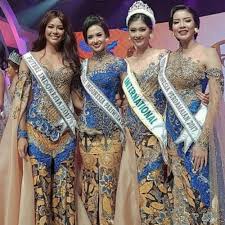 Sudah banyak tempat wisata yang dikunjungi. 9 Potret Manis Bunga Jelitha Calon Istri Host Mtma Syamsir Alam