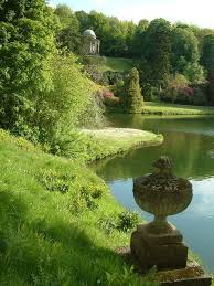 Stourhead Temple Of Apollo From The Lake In 2020 English Landscape Garden English Country Gardens Public Garden