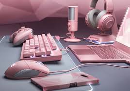 Razer Hits Its Hardware With A Splash Of Pink Jeuxvideoclassiques En 2020 Design De Salle De Jeux Chambre Gaming Salle De Jeux
