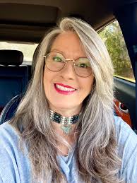 Can someone change the background of my headshot photo?