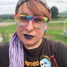 Andi Buza's Instagram, Twitter & Facebook