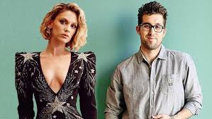 Ardından da görüntü yönetmeni olan gökhan tiryaki ile birlikte olmaya başlamıştır. Farah Zeynep Abdullah Ile Dogu Demirkol Ask Yasiyor Magazin Haberleri