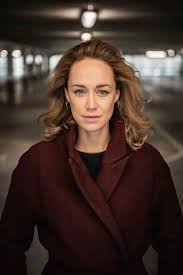 Musicalsterren anouk maas en tommie christiaan zingen 'let the sunshine in' uit mark's favoriete avond aan avond speelt anouk maas in disney's beauty and the beast. Anouk Maas