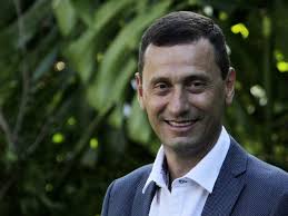 Rector de UCR despide a director jurídico por pérdida de confianza