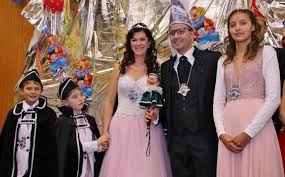 Unsere dienstleistungen im bereich zahnimplantate. Burstadt Feiert Fastnacht Stadtprinzenpaar Sabine Iii Und Michael I Regiert Tip Verlag Lampertheim