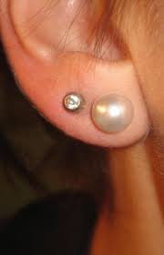 Erst nach dem kompletten heilungsprozess können andere ohrringe, auch aus modeschmuck, getragen werden. Ein 2 Ohrloch Stechen Lassen Piercing Ohrringe