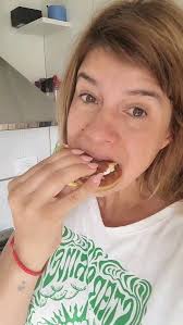 Pancitos de Harina de Almendra, Vas a necesitar , 2 huevos , 1/2 taza de  harina de Almendra , 2 cdas de queso crema , Y listo íntegras todo llevas  por 10 minutos a fuego corona a la pieza que utilices ...