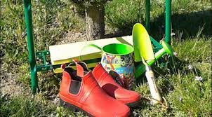 avoir l epj equipement du parfait jardinier est essentiel selon shopix fr et notamment le tabouret agenouilloir tabourets de jardin jardins faire un jardin