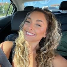 Stephanie Bumpus's Instagram, Twitter & Facebook