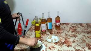 Folosit ca plantă medicinală, alimentară şi condiment, usturoiul este, de asemenea, un remediu terapeutic pentru întărirea imunităţii, tratarea bolilor aparatului respirator şi nu numai. Imbutelierea Vinului Cu Dopuri De Pluta Bottling Your Wine Youtube