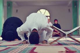 Namaz sırasında secde edilirken allah'a da şükredilir. En Faziletli Ve Guzel Sukur Dualari Sukur Namazi Nedir Sukur Namazi Kilinisi Masiva Haberleri