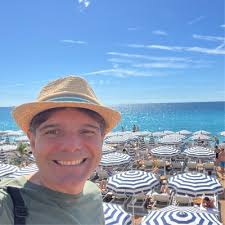 12 koca yıl... Öyle kıymetli arkadaşlar, dostlar edindimki, ne kadar çok  şükür kelimesi çıktı ağzımdan bugün ayrılırken. Omuz omuza olduğum güzel  insanlar sayesinde harika bir veda yaşadım…