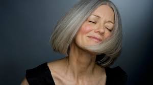 Le carré est la coupe de cheveux indémodable. Idee Coiffure Coiffure Femme Cinquante Ans Carre Court Femme Cheveux Gris Cheveux Lisses Madame Tn Magazine Feminin Numero 1 Mode Beaute Shopping Lifestyle
