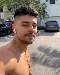 10 años menos 🤭 💇‍♂️💈 #miami #handsome #guys #happy #june #petty #usa  #summer #love #amazing #beach #2024 #life #cheers #unitedstates #travel