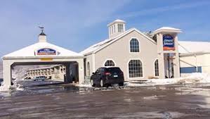 The Howard Johnson Mystic Hotel Is Centrally Located To Many Mystic Ct Area Attractions And Has A Huge Indoor Pool An Indoor Pool House Styles Mystic Aquarium