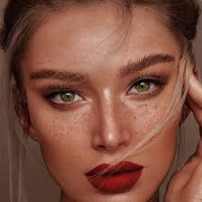 Hier kommen die 4 schönsten looks. 17 Leichte Make Up Looks Die Ihre Sommersprossen Lasse Leuchten