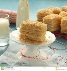 80g butterkekse 60g butter 500g frischkase 60g puderzucker 2tl. Napoleon Kuchen Torte Vom Blatterteig Mit Vanillepuddingcreme Stockbild Bild Von Glas Wurze 35223499