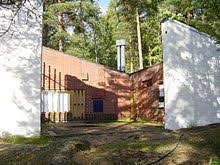 As a prolific and masterful architect, aalto is in fact, the house is defined by contrasts, from the garden fence, which delineates the perimeter of the plot half in brick and half in wood, to the relative openness of the ground floor. Alvar Aalto Museum Wikipedia