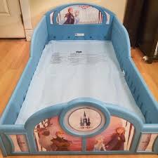 Frankenstein has taken over the ice castle with his girlfriend poxy and monster under the bed! Disney Frozen Ii Plastic Sleep And Play Toddler Bed By Delta Children Walmart Com Walmart Com