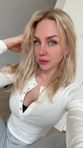 What color are my eyes?👀 #fypp #sinullesivu #sinullesivu #blueeyes #g...