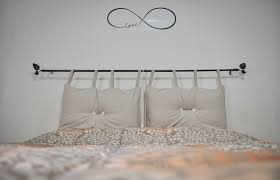 Il letto può essere realizzato in tinta. Testiera Testata Del Letto Con I Cuscini Handmade Tutorial Appeso A Un Filo